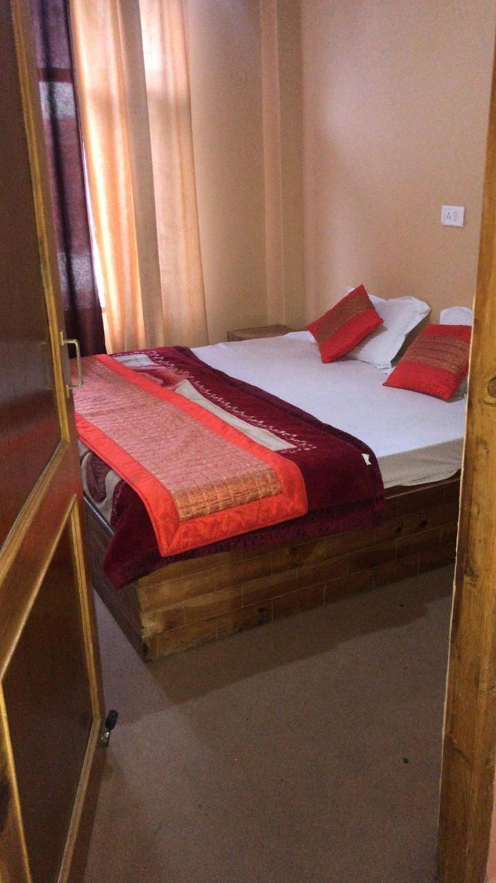 Hotel Kingston Manāli Exteriér fotografie